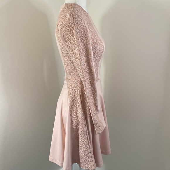 Bebe LACE APPLIQUÉ DRESS - Picture 3 of 5